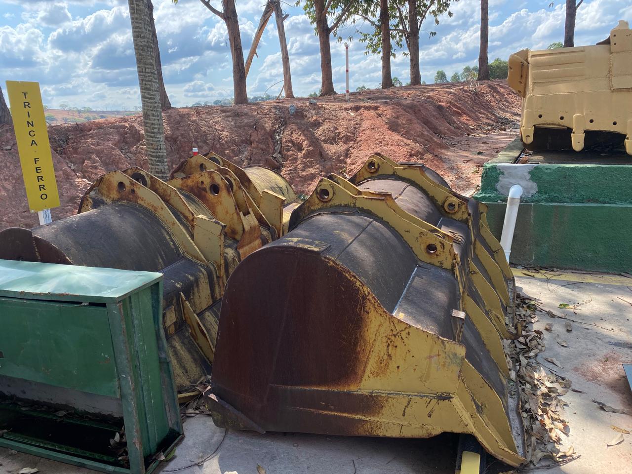 Caçamba escavadeira CAT320 - EC0110